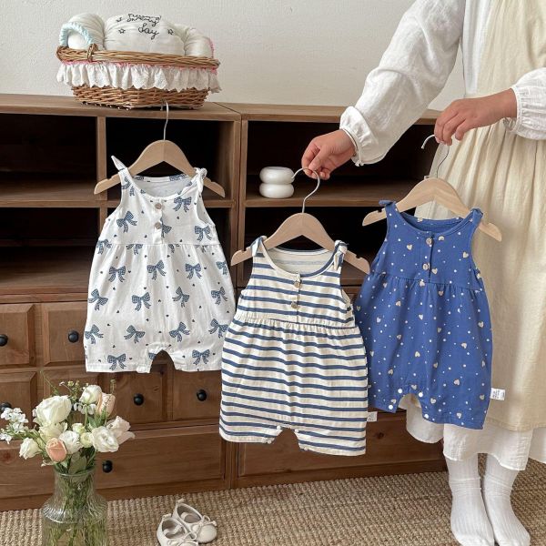 滿版蝴蝶結與愛心連身衣 