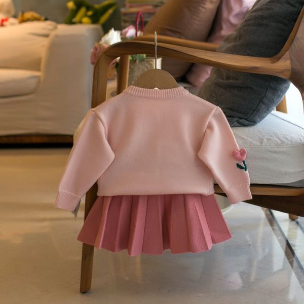 花朵刺繡針織百褶套裝 