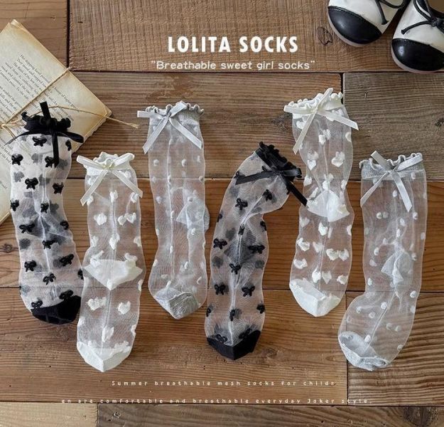 甜美愛心冰絲中筒襪 