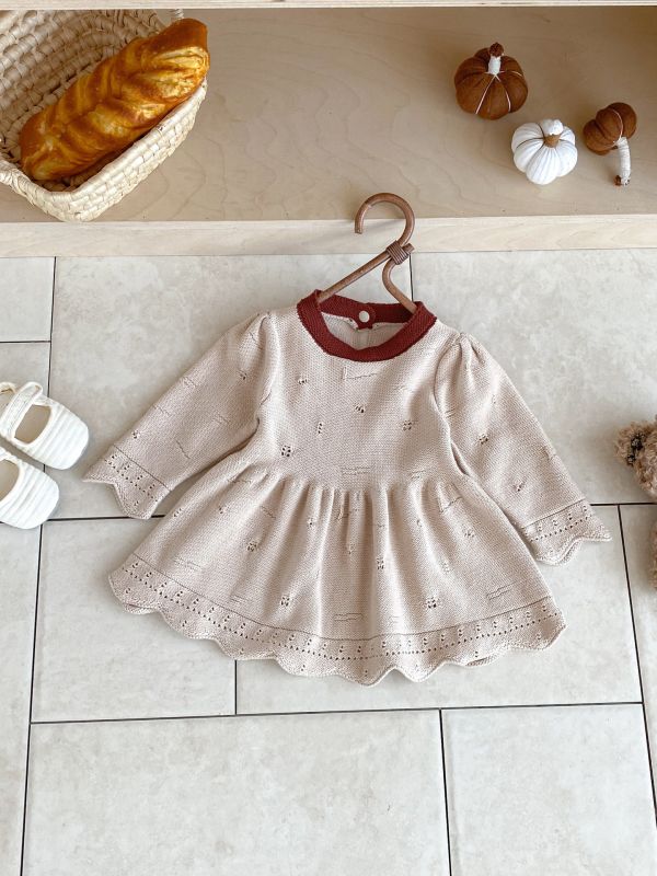 紅色領花邊下擺連衣裙 