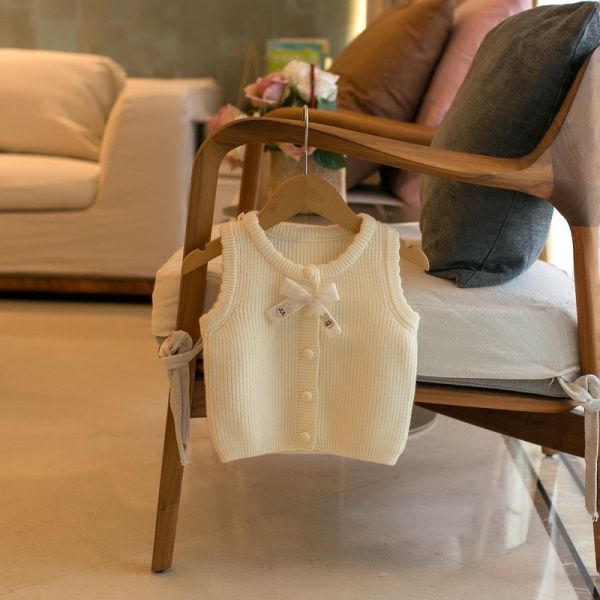 柔粉白兔尾針織背心 