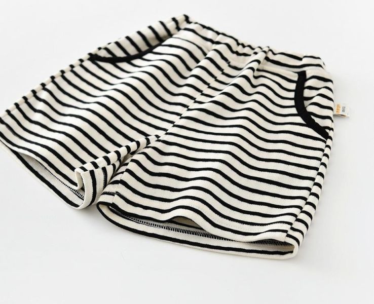 黑色企鵝條紋短褲套裝 