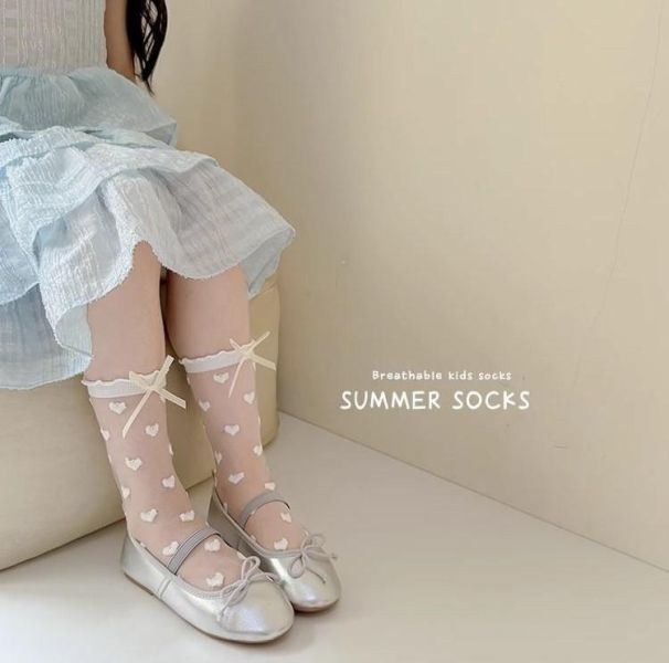 甜美愛心冰絲中筒襪 