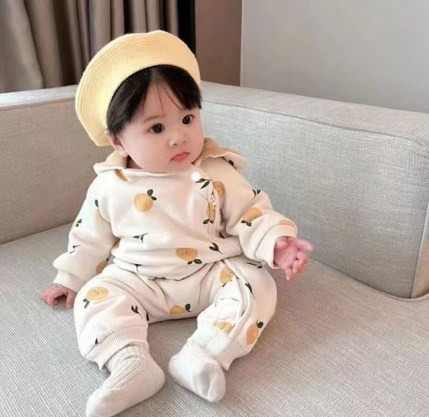 滿印橘子側拉外出服 
