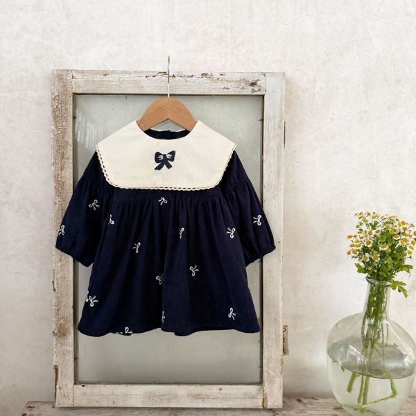 秋日蝴蝶結刺繡絨領洋裝 