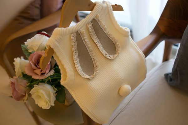 柔粉白兔尾針織背心 