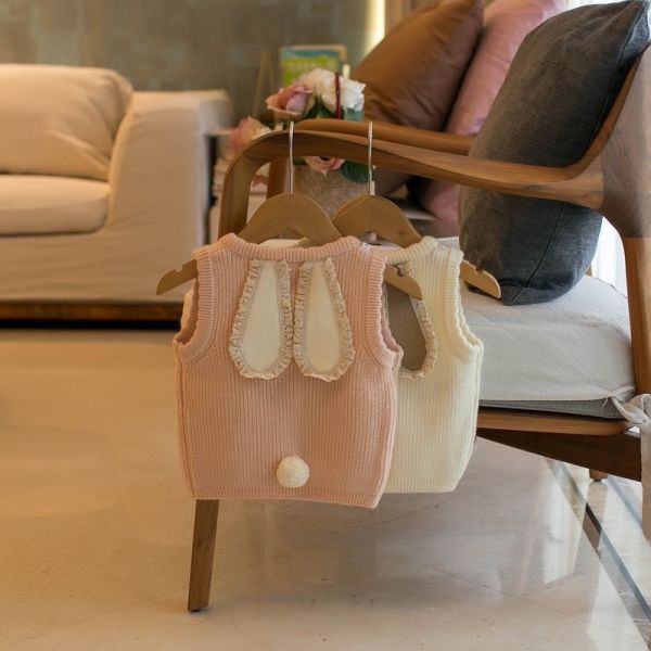 柔粉白兔尾針織背心 