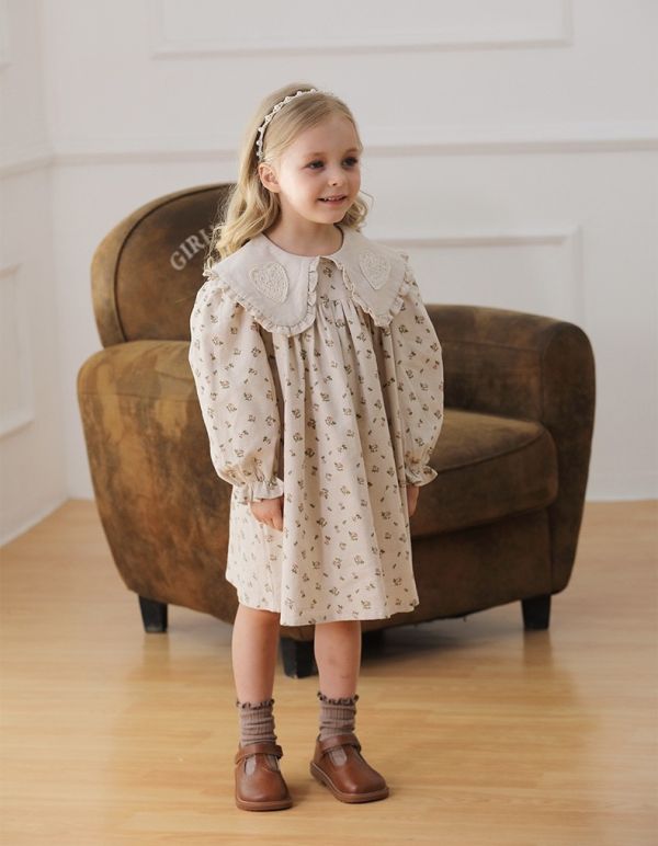 蕾心花語襯領洋裝 