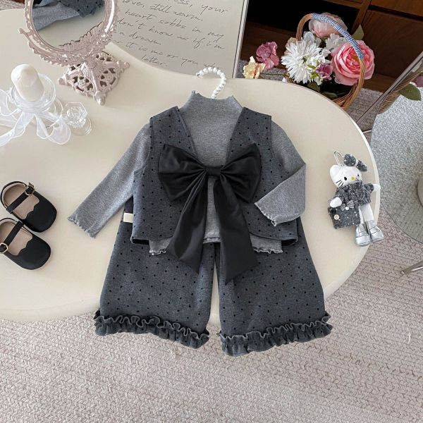 女寶圓點時髦花邊三件套 