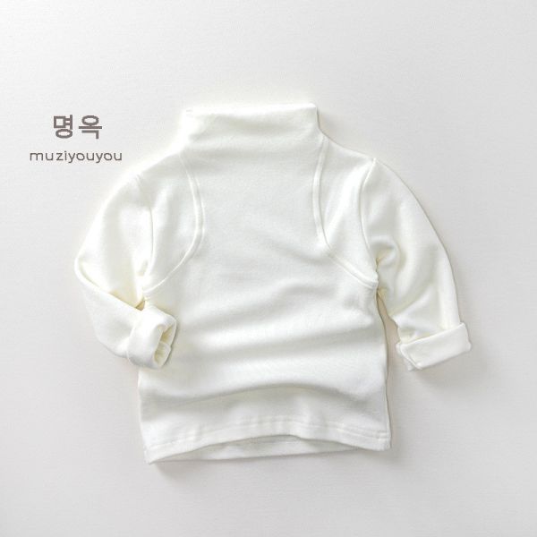 百搭半高領極簡感上衣 