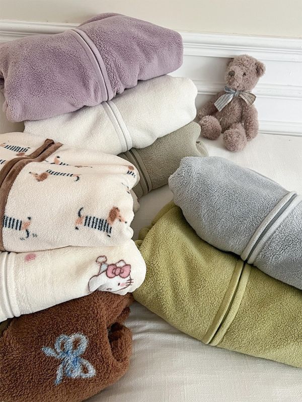 日常百搭珊瑚絨睡袍 