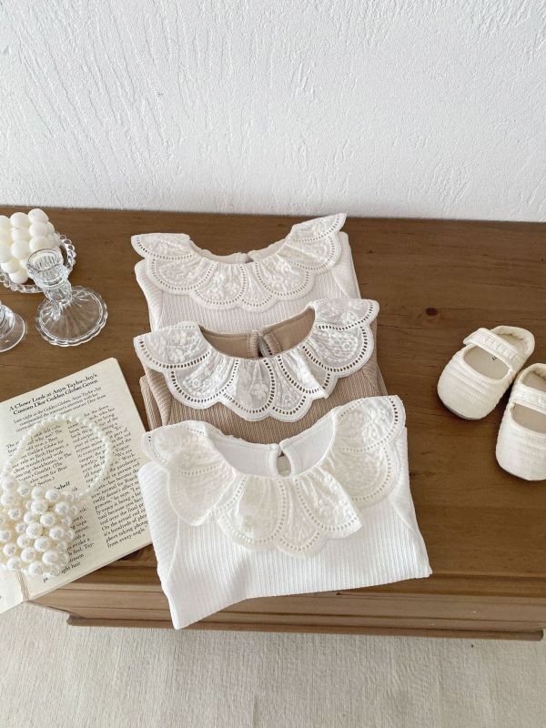 【現貨】細緻蕾絲領百搭上衣 