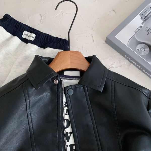 穿上帥氣加滿拼接皮外套 