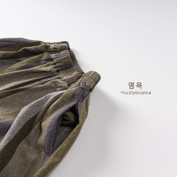 柔棕直條紋短褲 