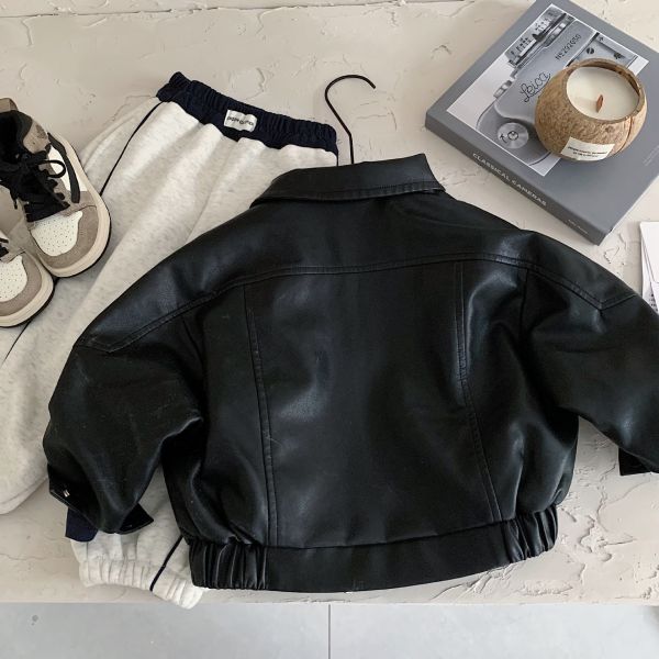 穿上帥氣加滿拼接皮外套 