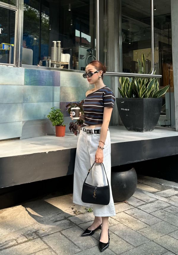 J08 誰穿誰漂亮 條文露肩衫 