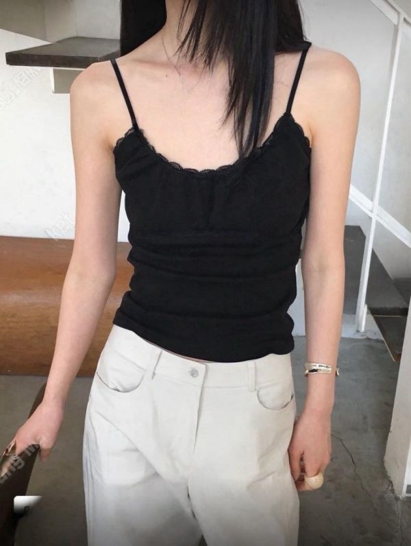 J10 巨可愛 前抓褶細肩背心(白/黑，肩帶可調節) 