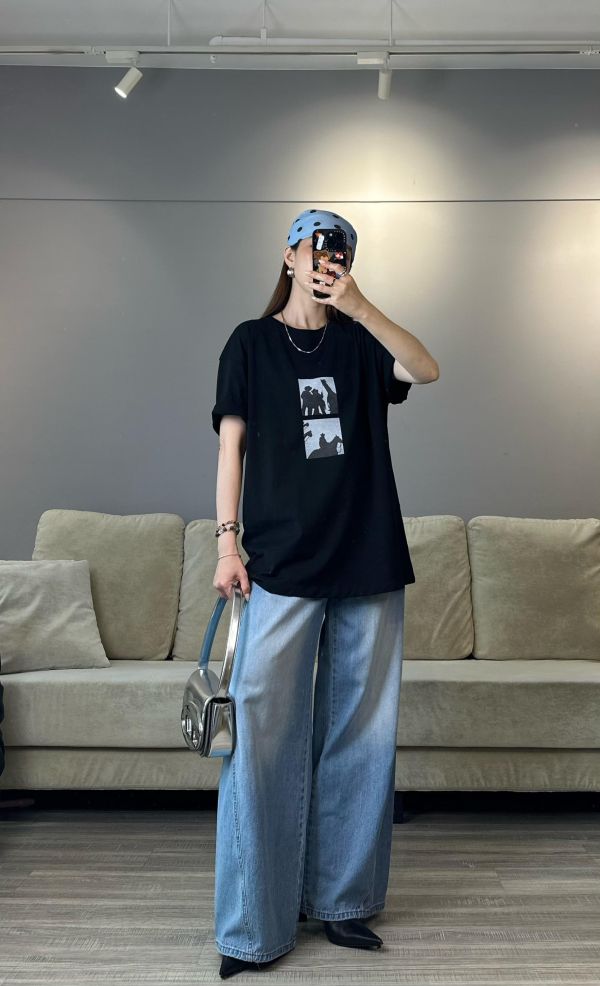 J06 *敲碗上架* 挺版圓領方格照片棉T(黑) 