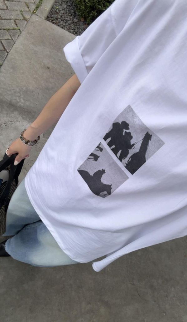 J06 *敲碗上架* 挺版圓領方格照片棉T(白) 