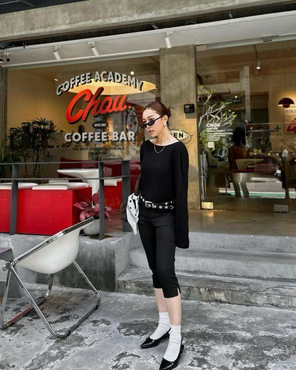 J07 版型完美 辣的剛剛好垂墜露背T(黑) 