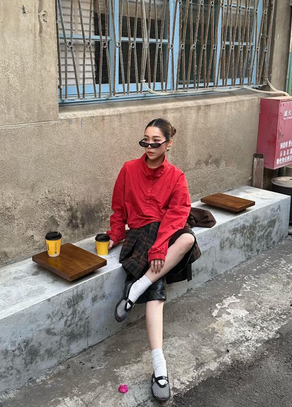 H14 [快速出貨］*現貨 鬆弛時髦 歐美兩穿純色滑布衫(紅) 