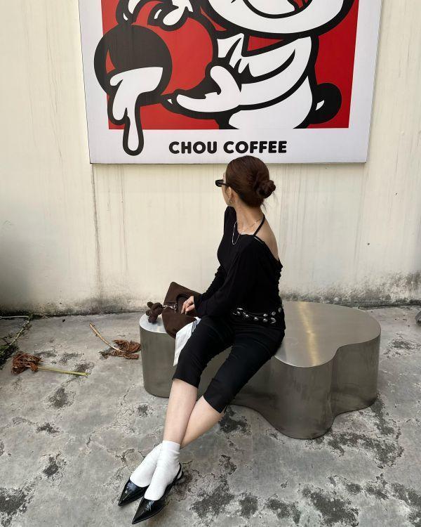 J07 版型完美 辣的剛剛好垂墜露背T(黑) 