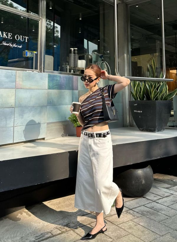 J08 誰穿誰漂亮 條文露肩衫 