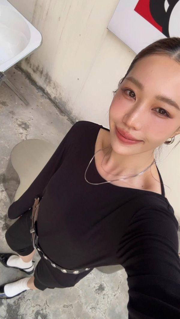 J07 版型完美 辣的剛剛好垂墜露背T(黑) 