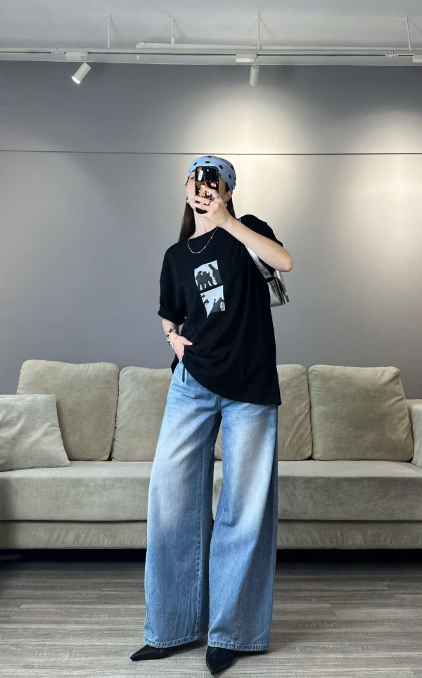 J06 *敲碗上架* 挺版圓領方格照片棉T(黑) 