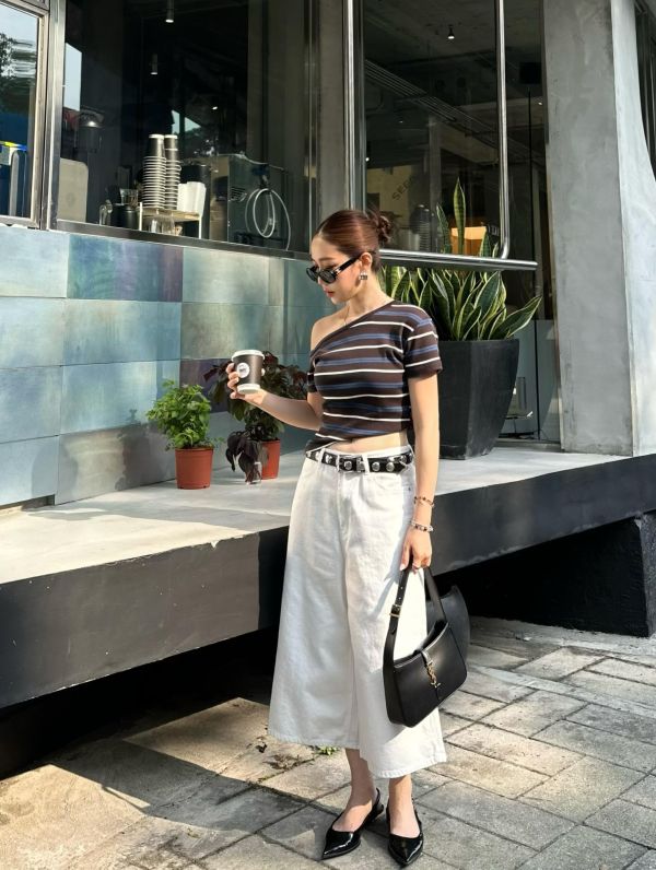 J08 誰穿誰漂亮 條文露肩衫 