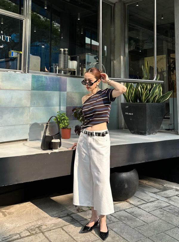 J08 誰穿誰漂亮 條文露肩衫 