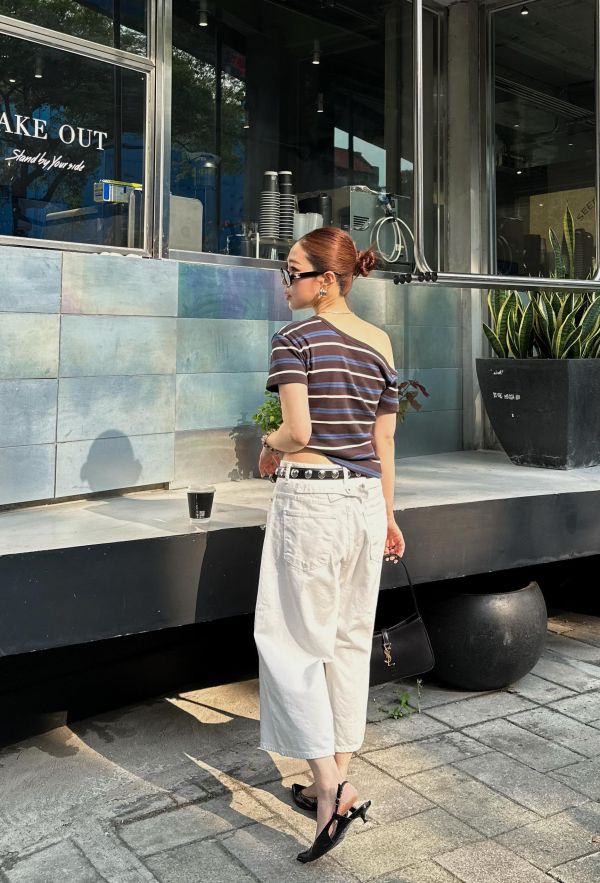 J08 誰穿誰漂亮 條文露肩衫 