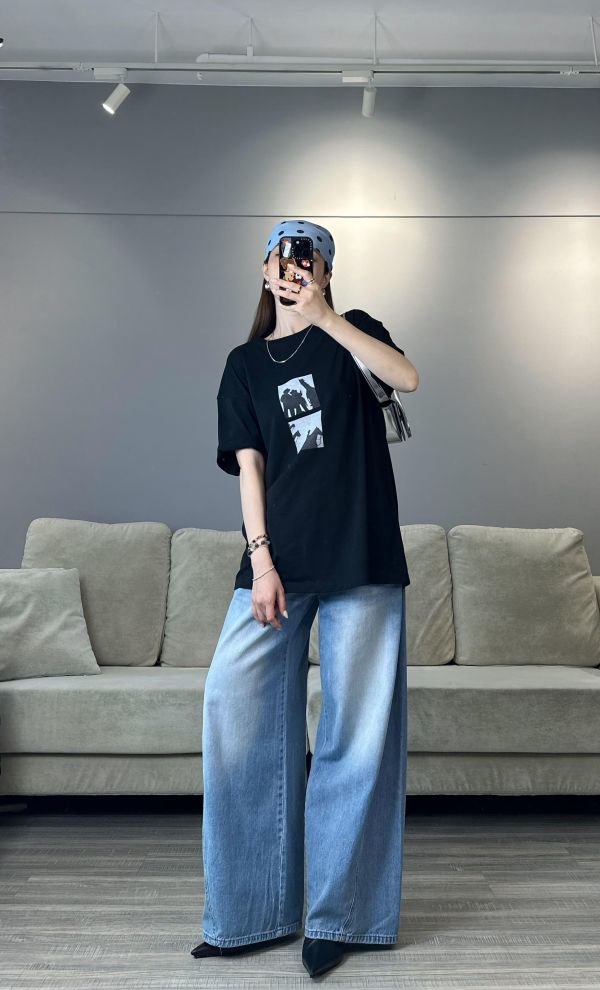 J06 *敲碗上架* 挺版圓領方格照片棉T(黑) 