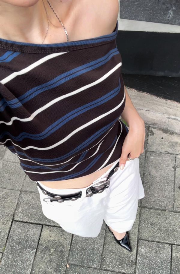 J08 誰穿誰漂亮 條文露肩衫 