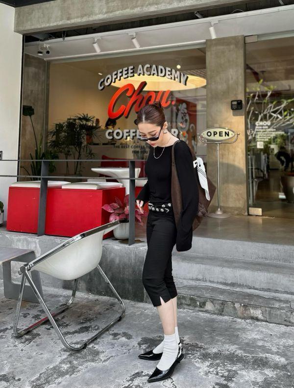 J07 版型完美 辣的剛剛好垂墜露背T(黑) 