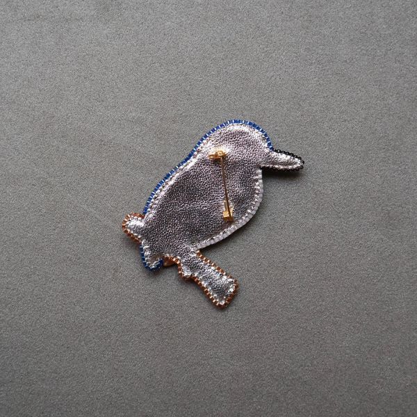 樹上翠鳥別針 手工刺繡胸針 / 珠繡胸針 / 施華洛世奇胸針 / 手工飾品 / 精品胸針 / 台灣設計品牌 / 珍珠胸針 / 精緻飾品 / 禮物推薦 / 高質感配件