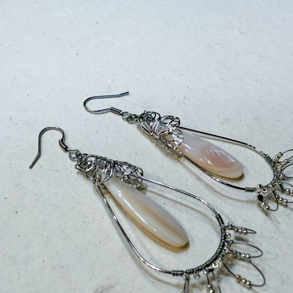 【藍珊瑚】長水滴形文蛤耳環 長水滴形文蛤,耳環,海洋廢物,魚骨,骨頭,藍珊瑚,珊瑚,不鏽鋼