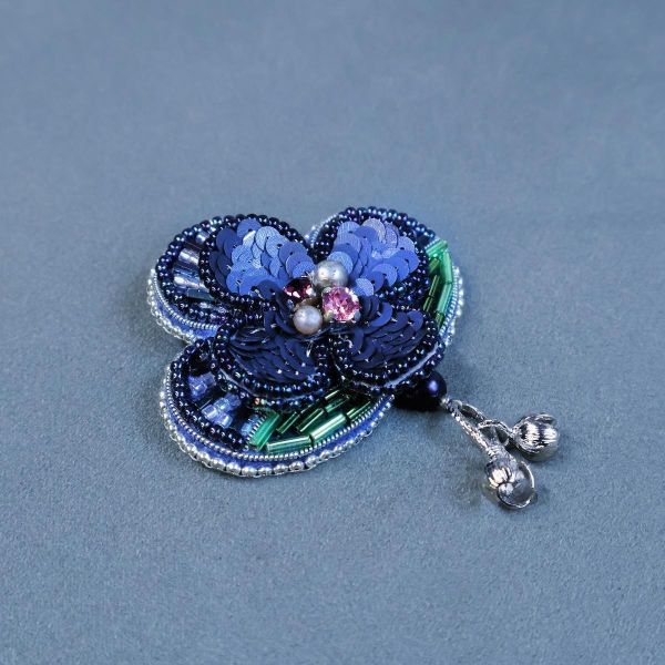 雙層花別針 手工刺繡胸針,珠繡胸針,施華洛世奇胸針,手工飾品,精品胸針,台灣設計品牌,珍珠胸針,精緻飾品,禮物推薦,高質感配件