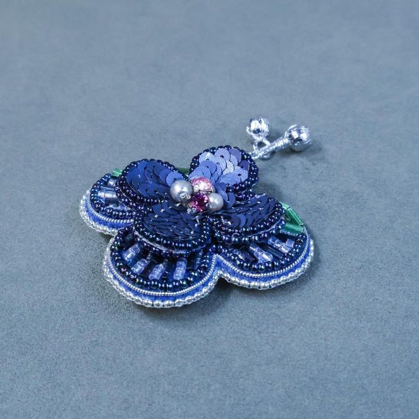雙層花別針 手工刺繡胸針,珠繡胸針,施華洛世奇胸針,手工飾品,精品胸針,台灣設計品牌,珍珠胸針,精緻飾品,禮物推薦,高質感配件