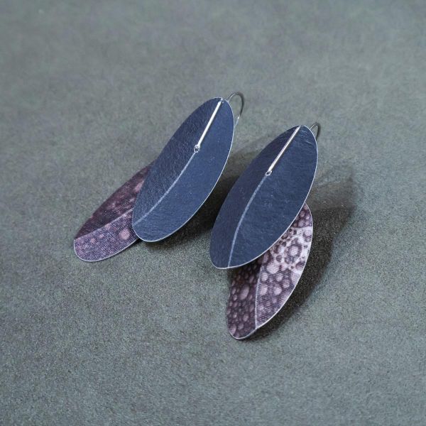 【江枚芳 Meifang Chiang Metal Arts】折葉耳針式耳環 Folded Leaves 耳環,耳勾,鋁,陽極處裡
