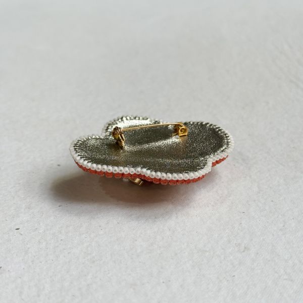 經典款別針-橘 手工刺繡胸針,珠繡胸針,施華洛世奇胸針,手工飾品,精品胸針,台灣設計品牌,珍珠胸針,精緻飾品,禮物推薦,高質感配件