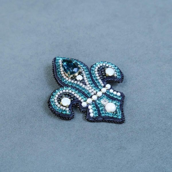 什麼形狀別針 手工刺繡胸針,珠繡胸針,施華洛世奇胸針,手工飾品,精品胸針,台灣設計品牌,珍珠胸針,精緻飾品,禮物推薦,高質感配件