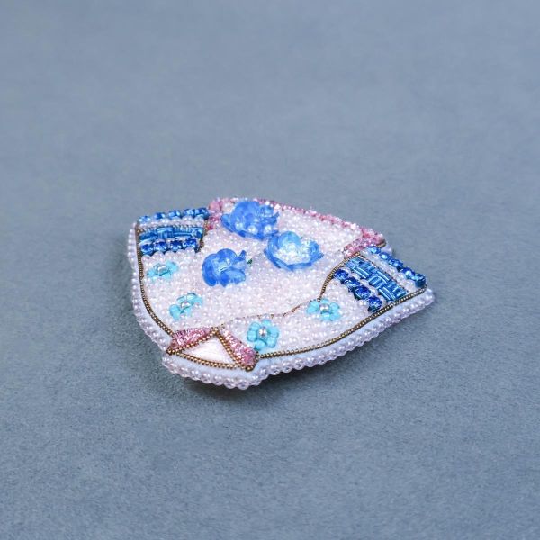 小棉襖別針 手工刺繡胸針,珠繡胸針,施華洛世奇胸針,手工飾品,精品胸針,台灣設計品牌,珍珠胸針,精緻飾品,禮物推薦,高質感配件