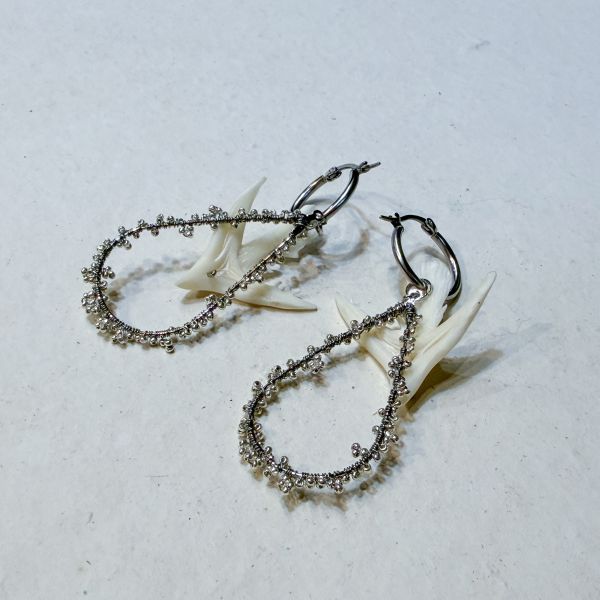 【藍珊瑚】水滴密斑二齒魨魚骨耳環 密斑二齒魨魚骨,項鍊,海洋廢物,魚骨,骨頭,珍珠貝,藍珊瑚,珊瑚,黃銅