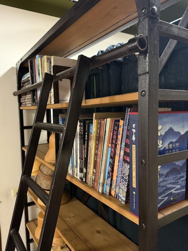 【二手讓藏】工業書架/含可鈎式鐵梯 