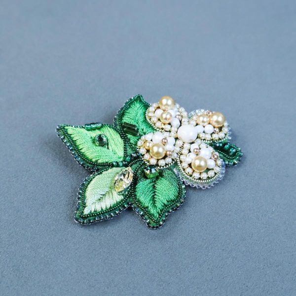 一枝花別針 手工刺繡胸針,珠繡胸針,施華洛世奇胸針,手工飾品,精品胸針,台灣設計品牌,珍珠胸針,精緻飾品,禮物推薦,高質感配件