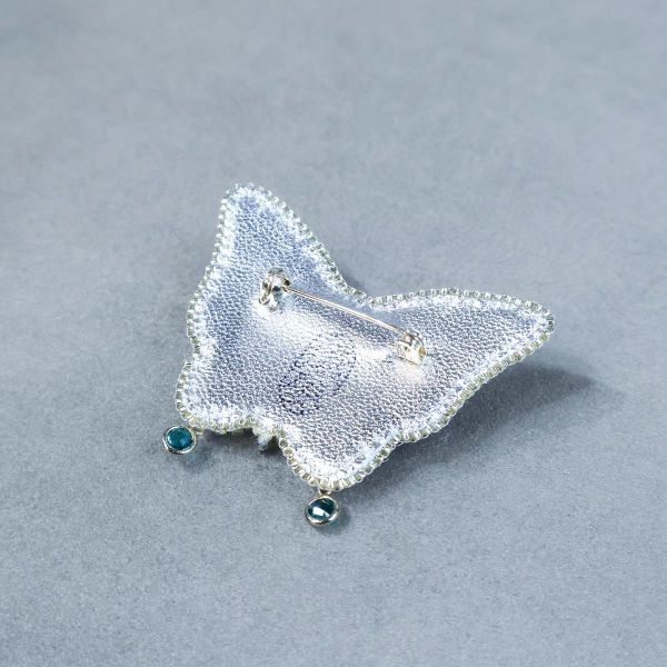 翠綠蝴蝶別針 手工刺繡胸針,珠繡胸針,施華洛世奇胸針,手工飾品,精品胸針,台灣設計品牌,珍珠胸針,精緻飾品,禮物推薦,高質感配件