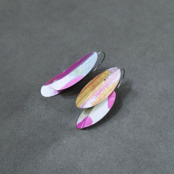 【江枚芳 Meifang Chiang Metal Arts】折葉耳針式耳環 Folded Leaves 耳環,耳勾,鋁,陽極處裡