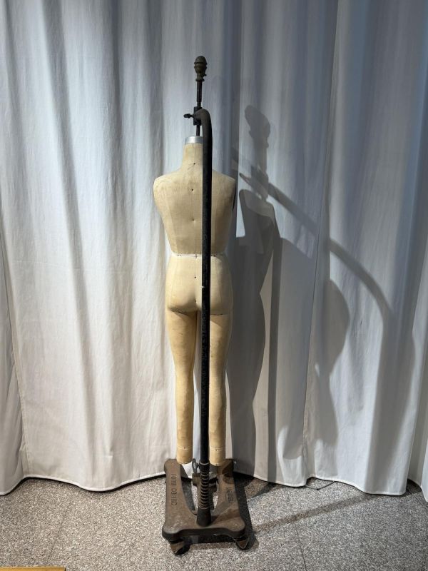 【二手讓藏】古董童裝人檯 