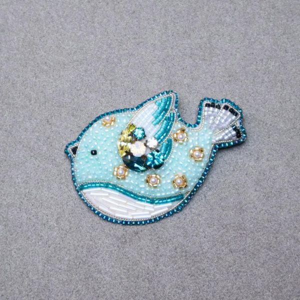 胖鳥小飛飛別針 手工刺繡胸針 / 珠繡胸針 / 施華洛世奇胸針 / 手工飾品 / 精品胸針 / 台灣設計品牌 / 珍珠胸針 / 精緻飾品 / 禮物推薦 / 高質感配件